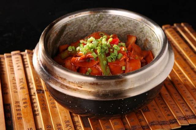 石锅杏鲍菇美食图片