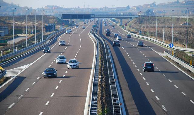 高速公路交通图片