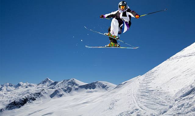 滑雪运动人物