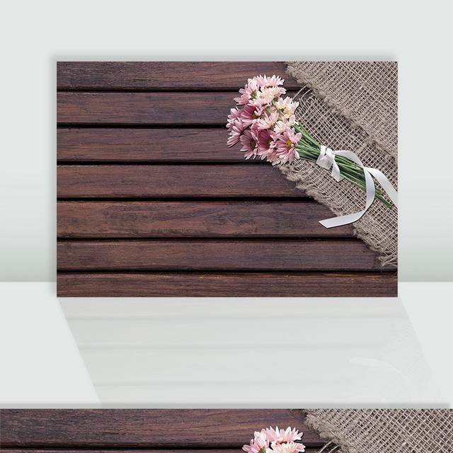 木板上的花卉