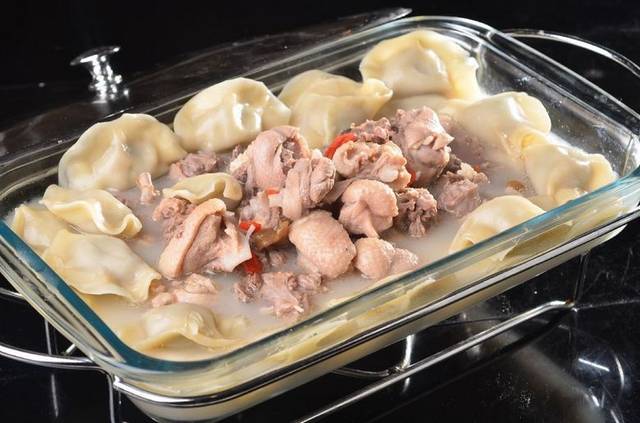明炉老鸭炖水饺高清图片