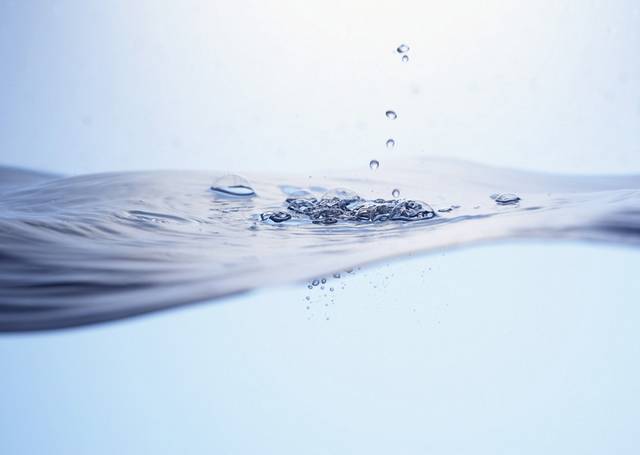 水