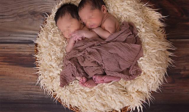 双胞胎婴儿图片