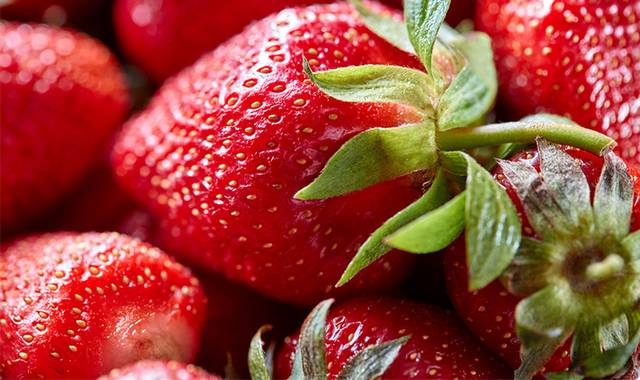 新鲜草莓水果素材