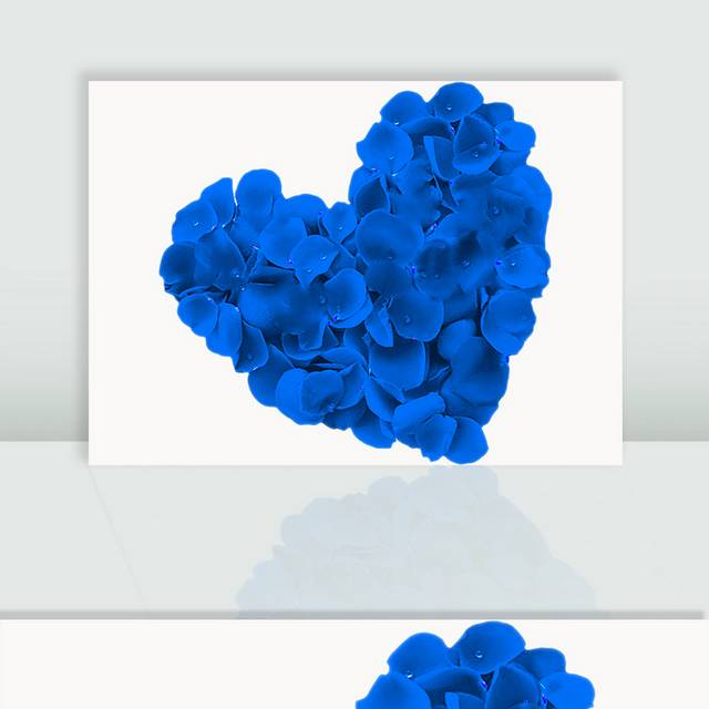 蓝色花瓣心形图案