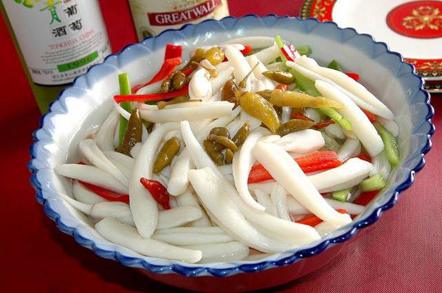 野山菌面鱼儿美味高清图片
