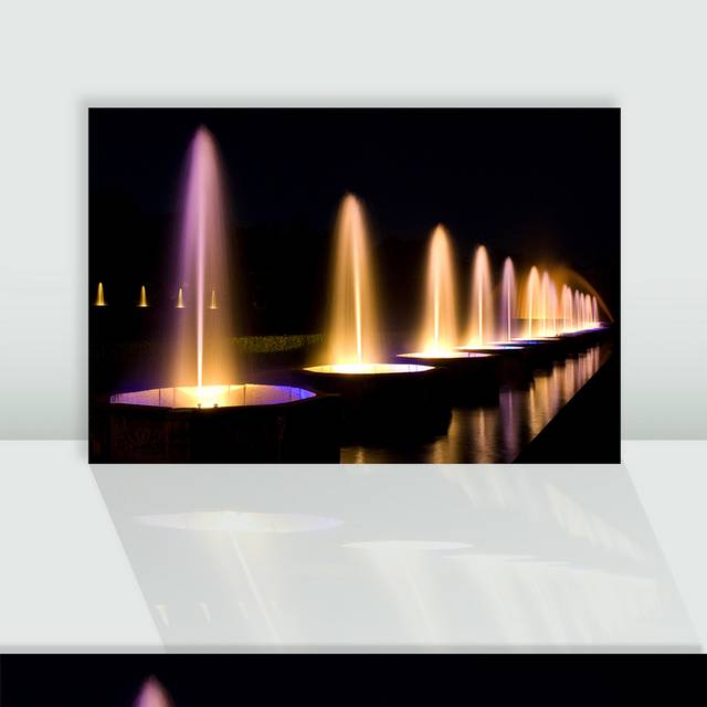 夜景光线喷泉