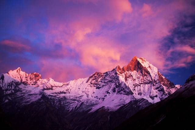 夕阳下的雪山