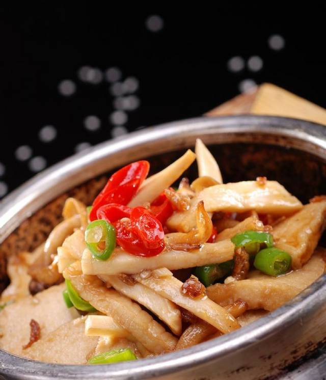石锅菌王豆腐美食图片