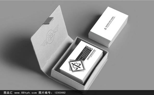 白色创意律师名片模板