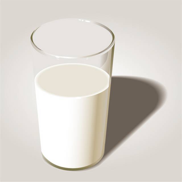 漂亮的美味杯装牛奶