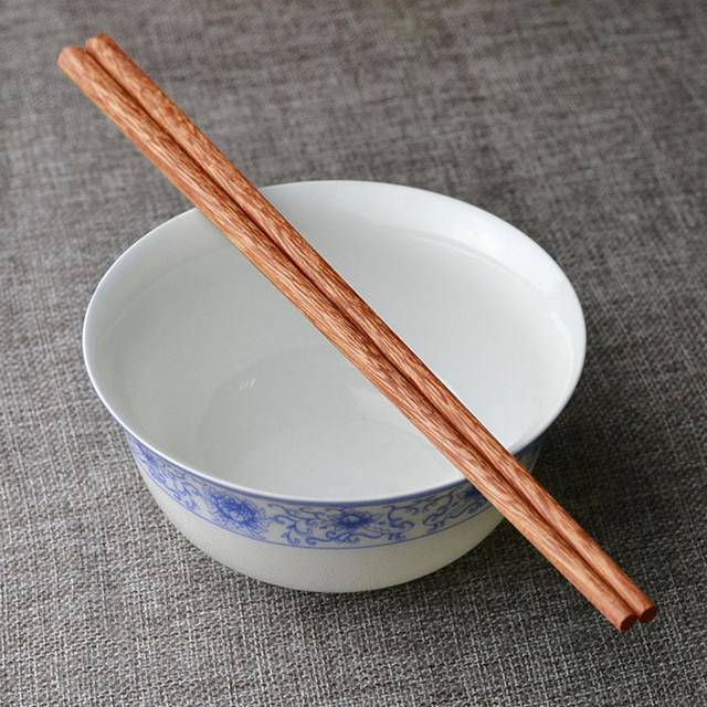 朴素碗筷