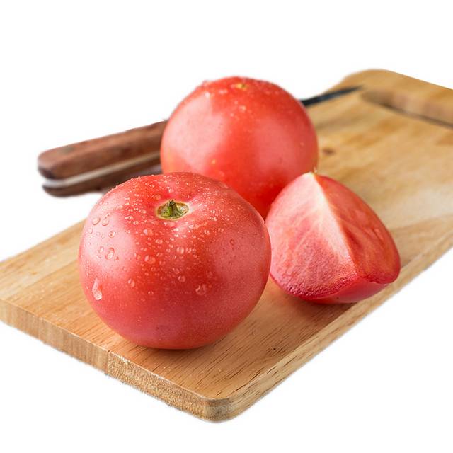 砧板上的西红柿