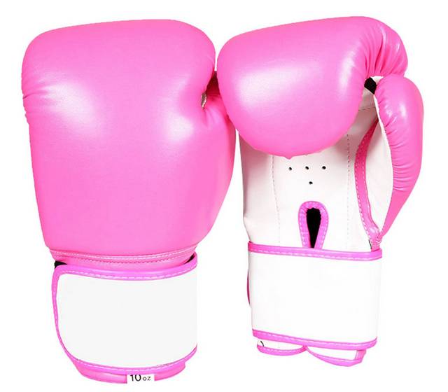 一副粉色拳击手套