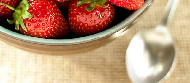 大碗装草莓