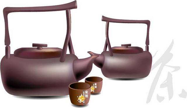 两个泡着茶的紫砂壶