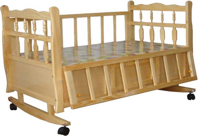 木头婴儿床