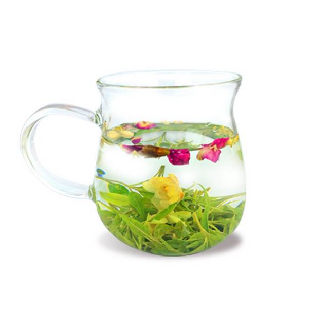 玻璃茶壶里的花茶