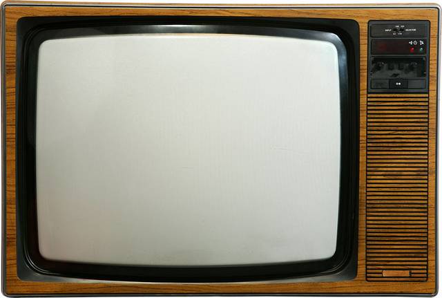 木纹黑白电视机