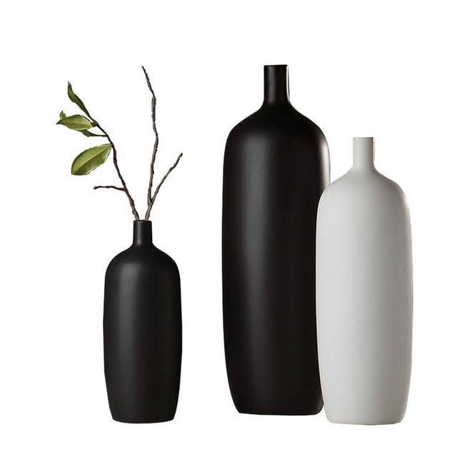黑色装饰花瓶