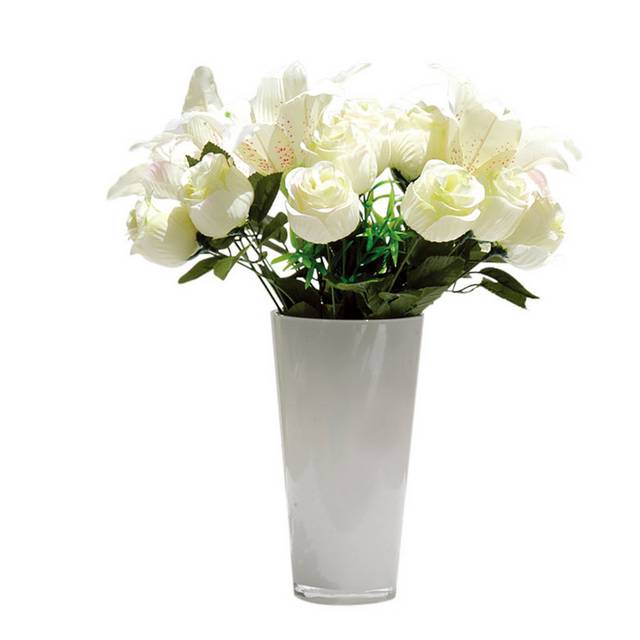 白色精美的花瓶