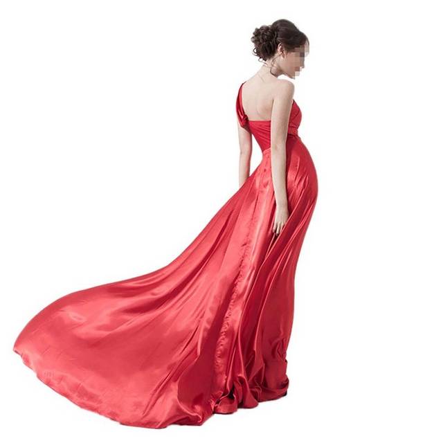 红色长裙模特