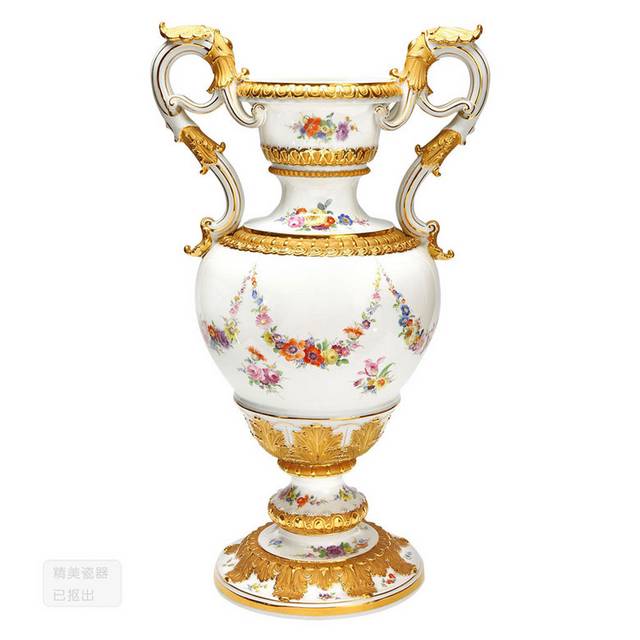 精美的陶瓷花瓶