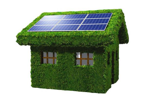 绿色房屋和太阳能电池板