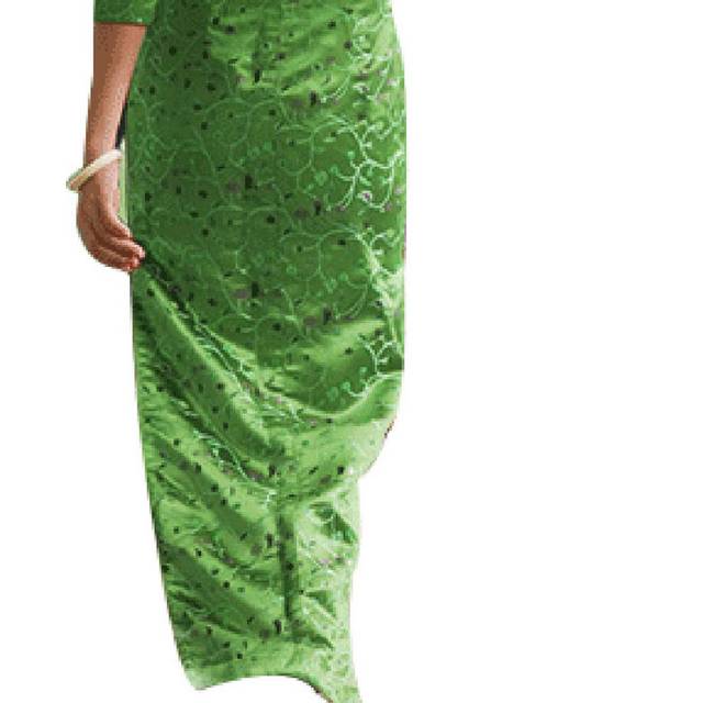 绿色旗袍美女撑伞