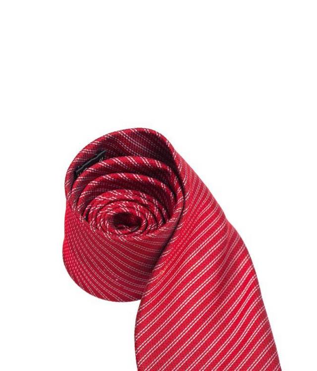 卷好的红色领带