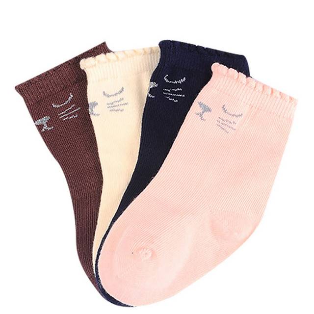 四种颜色的棉袜