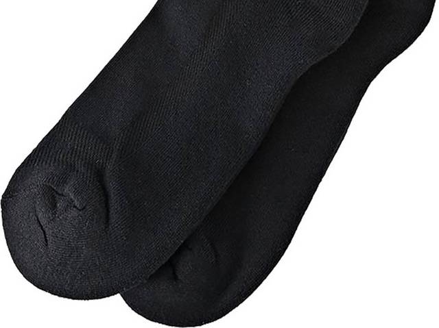 一双黑色袜子