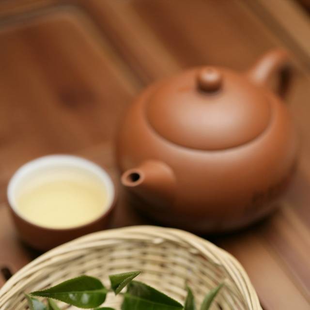 茶杯和紫砂壶