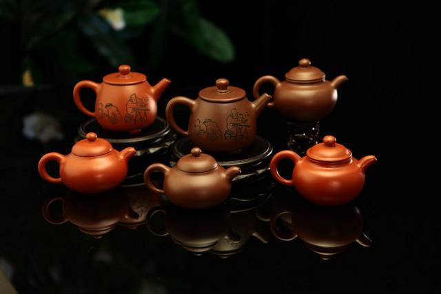 多个紫砂茶壶