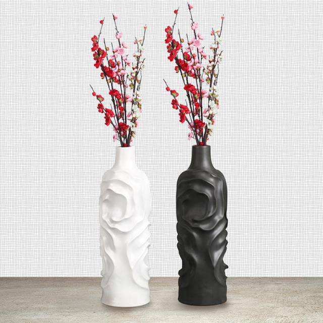 黑白两个花瓶