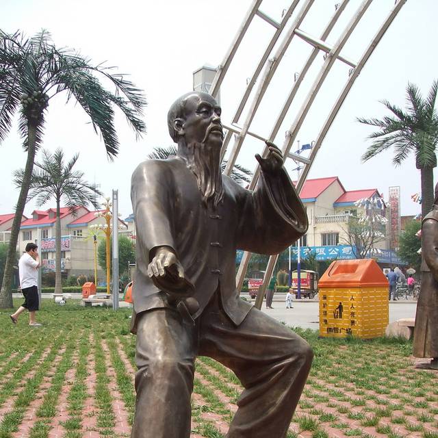 中医人物雕像