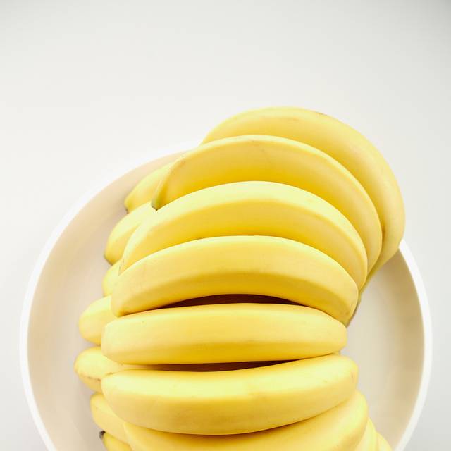 盘子里的香蕉