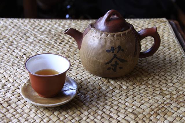中式茶具泡茶