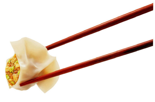 筷子夹着饺子素材