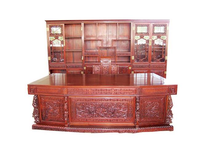 中式家具办公桌和书架