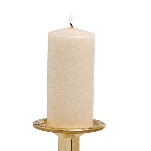 烛台上的白蜡烛