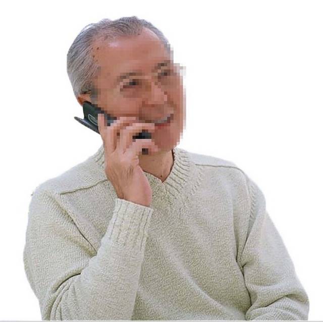老人打电话素材