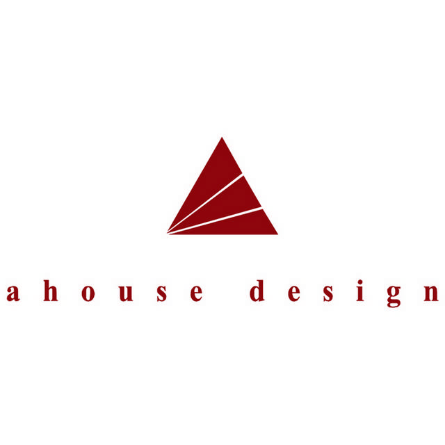 深红三角logo
