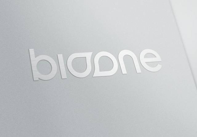 布料上的白色logo素材样机