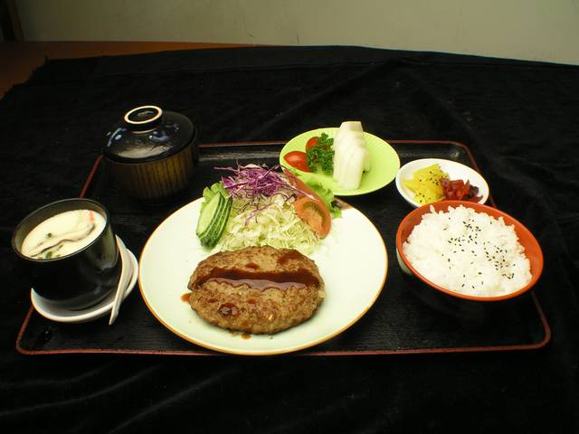 牛肉饼定食图片