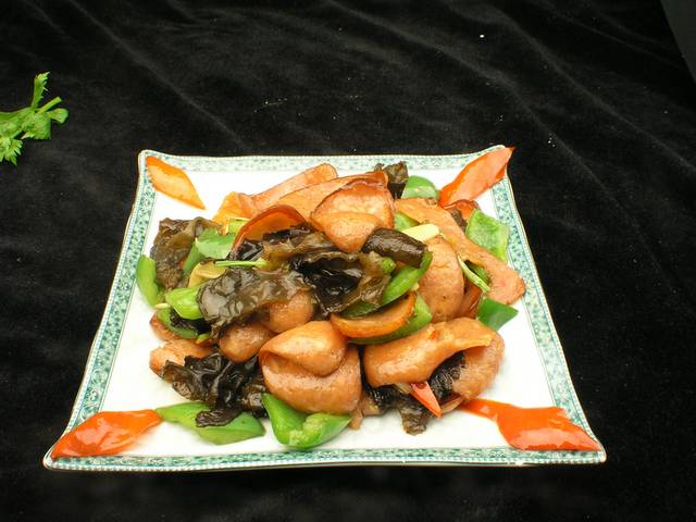 美味尖椒木耳炒红肠图片