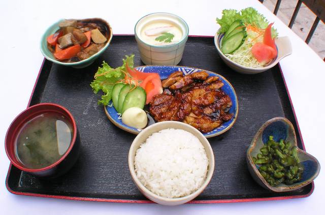 煎鸡肉套餐图片