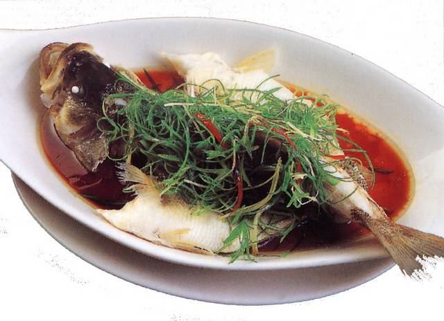 清蒸鲈鱼美食图片