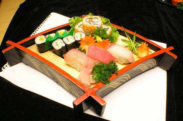寿司拼盘美食图片