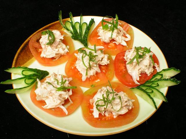 西红柿和金枪鱼沙拉图片